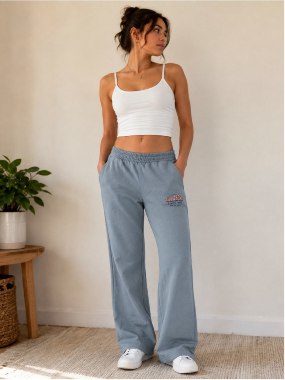Billabong Women’s Wide Leg Sweatpants Blue Size L NWT Elastic Waist Logo